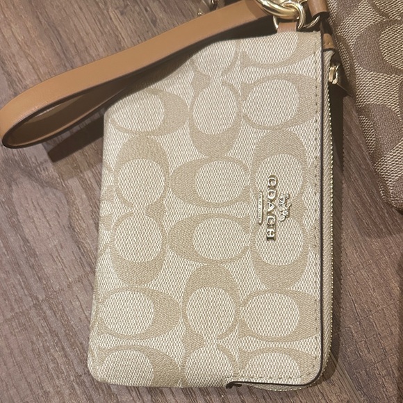 Coach Signature Canvas Wristlet Trio - Brown, Cream, White. NWOT (never used) - Picture 2 of 8